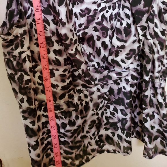 Animal Print blouse - Picture 2 of 4